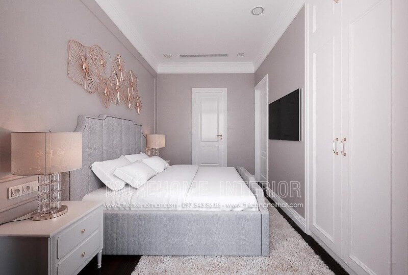 Tạo một không gian ngủ thư giãn cho phòng ngủ nhà phố bằng cách sử dụng giường ngủ 2 người gỗ tần bì bọc vải màu xám.